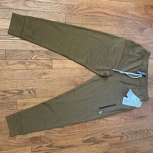 BRAND NEW with tags - never worn!  Mens Viori Sunday Performance Jogger size Med